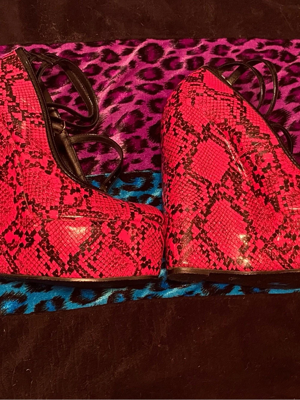 Women's Hot Pink Snake-Print Platform Wedges
